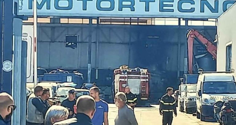 Pomigliano, esplosione nell’autofficina: morto l’operaio di 31 anni