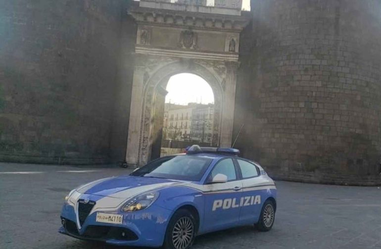 Porta Capuana, 22enne arrestato dopo rapina con spray urticante: sottratti collana e cellulare a coppia