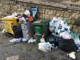 Raccolta differenziata scorretta, multati cinque negozianti a Napoli