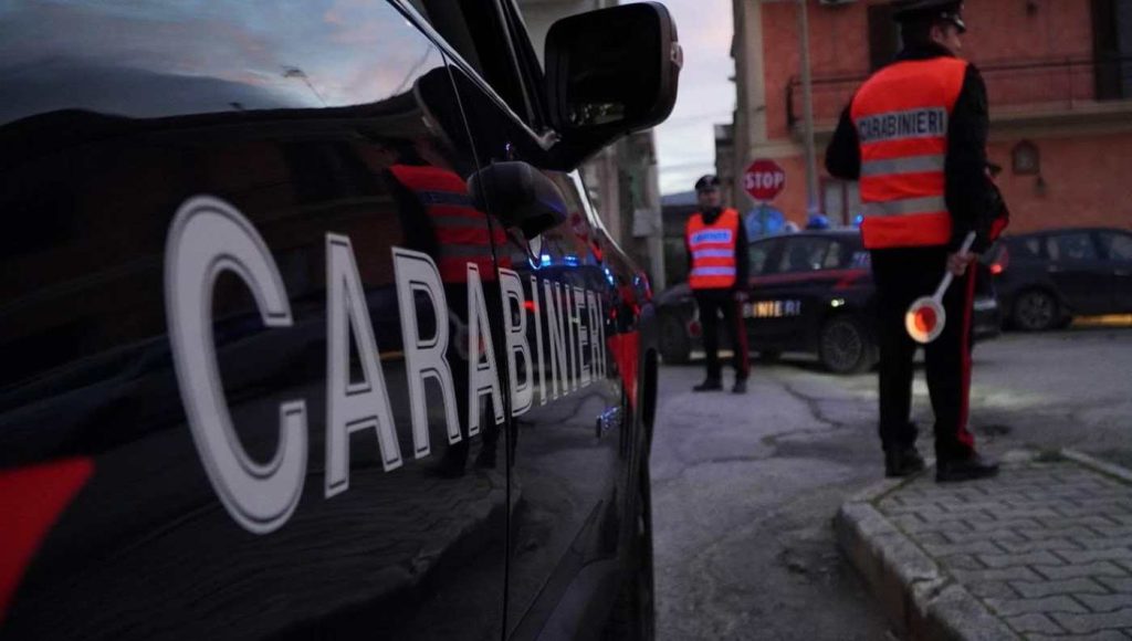 Vico Equense, spray al peperoncino contro direttore e cliente: denunciato 57enne