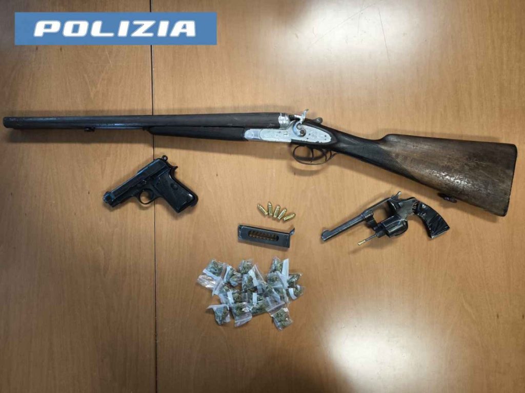 Scampia, pistola e munizioni in casa: la Polizia di Stato arresta 21enne