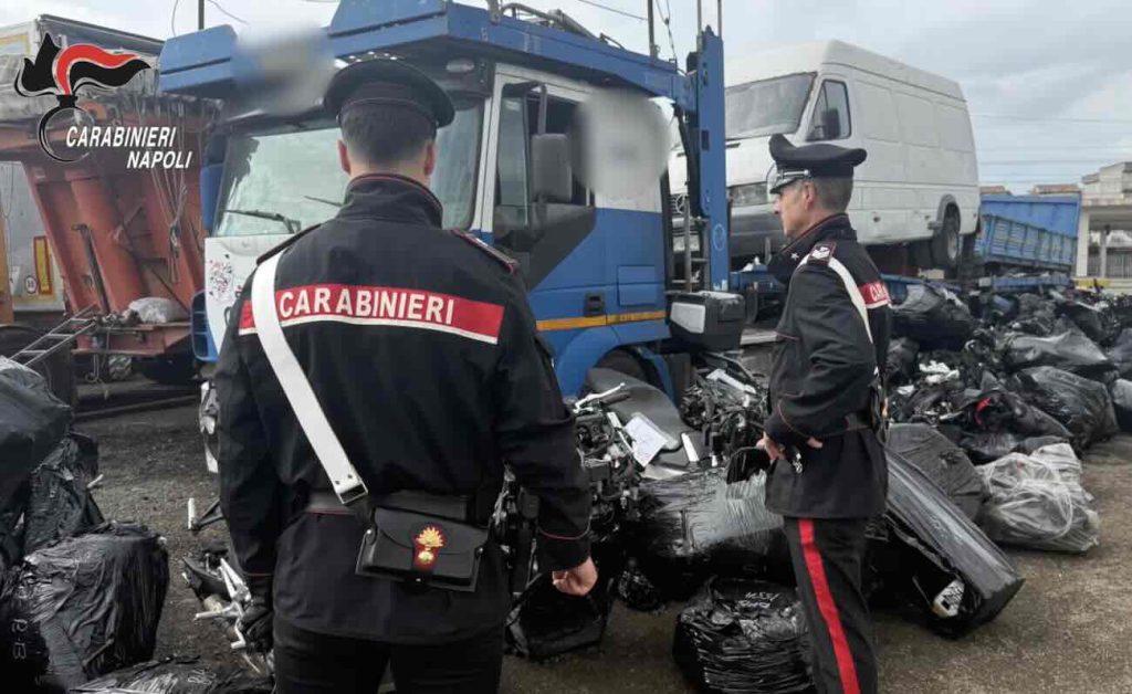 Scoperto il “concessionario” delle moto rubate: 28 bolidi nascosti in container tra Giugliano e Casoria