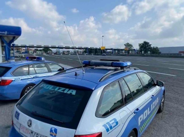 Tangenziale di Napoli, boom di sanzioni per uso del cellulare alla guida: 271 patenti ritirate in sei mesi