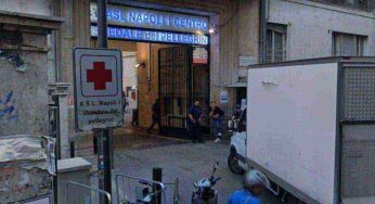 Napoli, pretende di essere curato prima degli altri pazienti e aggredisce gli agenti al Vecchio Pellegrini