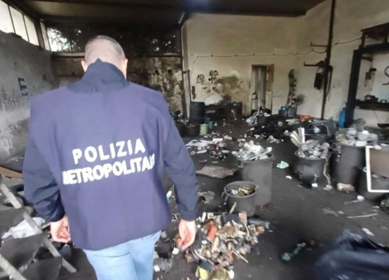 Terra dei Fuochi, maxi blitz di Polizia ed Esercito: 12 denunce e sequestri a Scampia e Melito