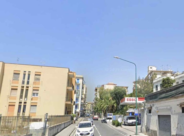 Torre del Greco, schianto nella notte in via Circumvallazione: 28enne in fin di vita