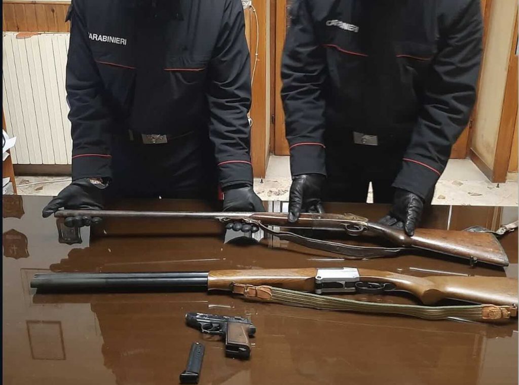 Agerola, nasconde un arsenale in casa: in manette 64enne