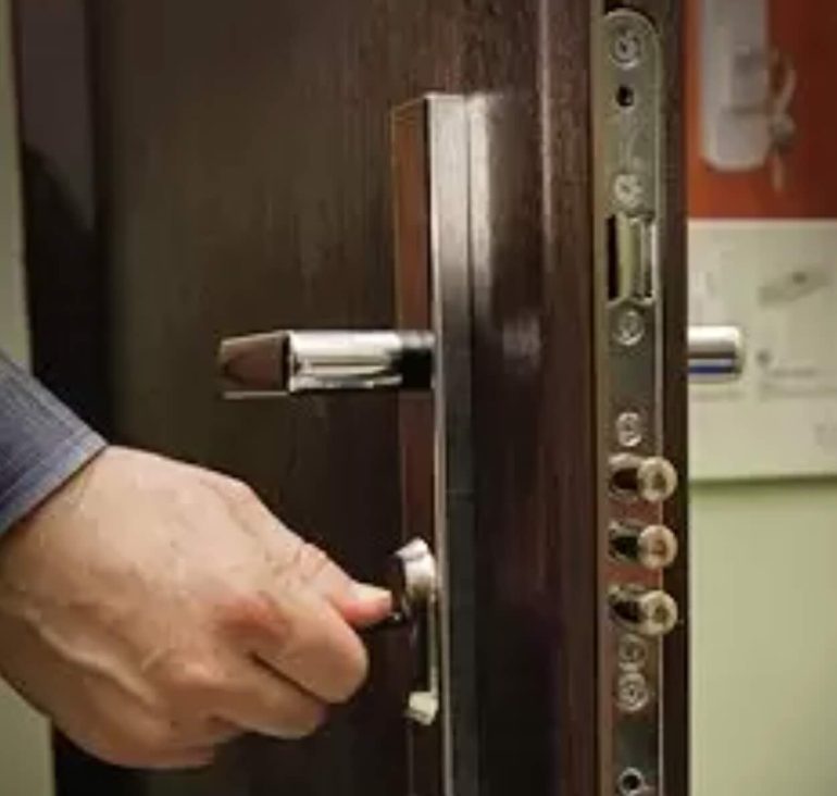 Apertura porte senza danni: vantaggi di un tecnico esperto