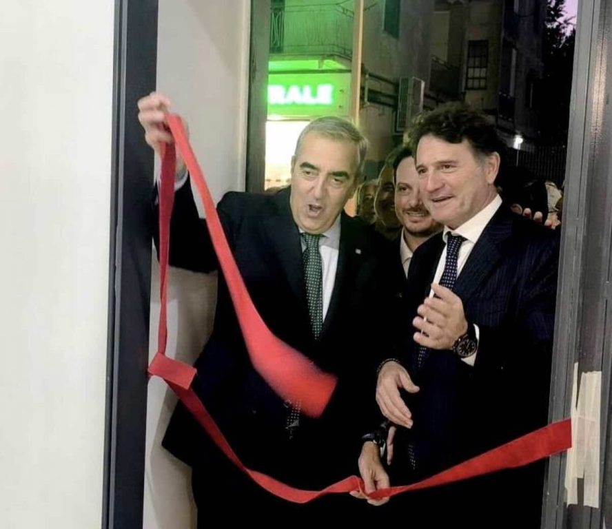 Arzano, apre la sezione di Forza Italia, applausi per il senatore arzanese Franco Silvestro