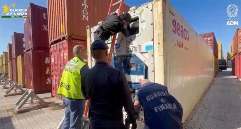 Blitz al porto di Gioia Tauro: sequestrati 175 chili di cocaina