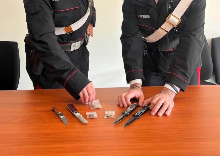 Blitz dei Carabinieri a Castel Volturno: 4 giovani nei guai