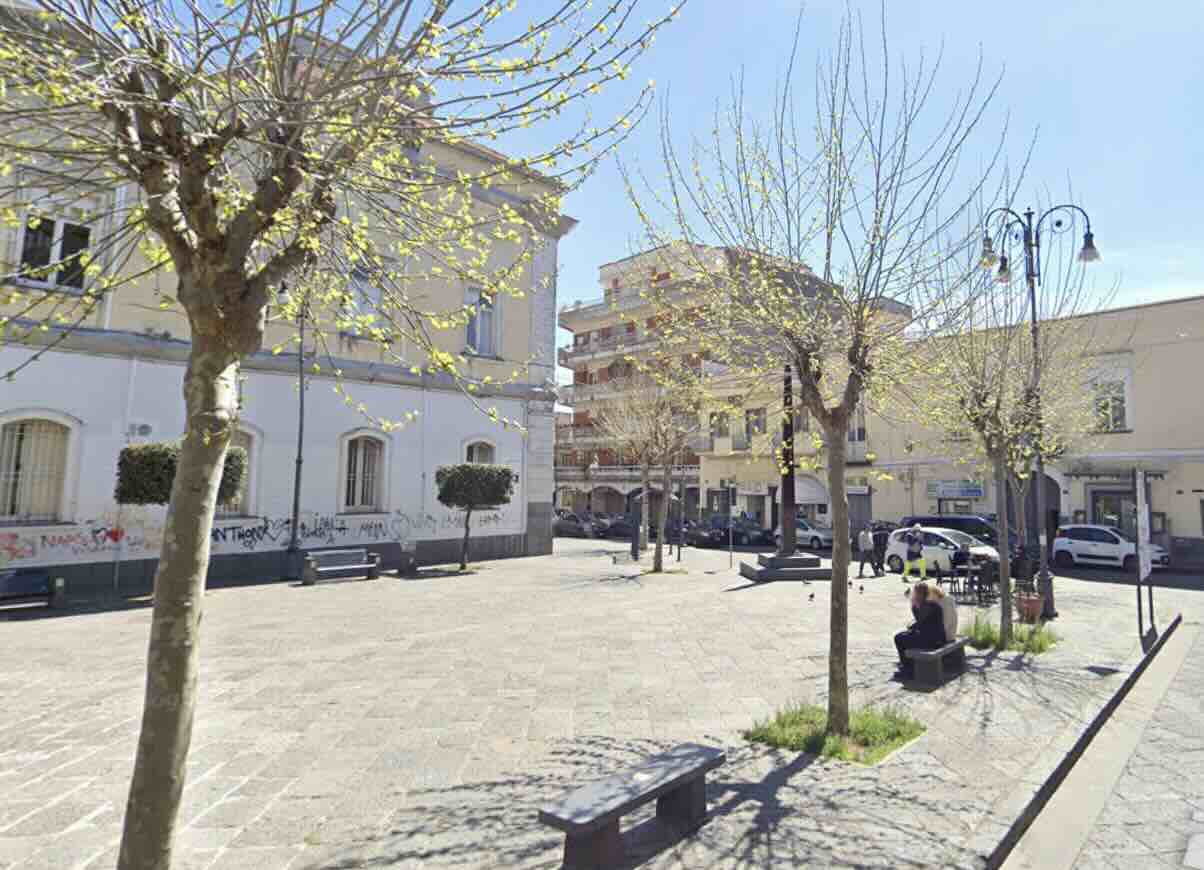 Boscoreale, tensione in strada: il forte messaggio contro l’aggressione a un’insegnante
