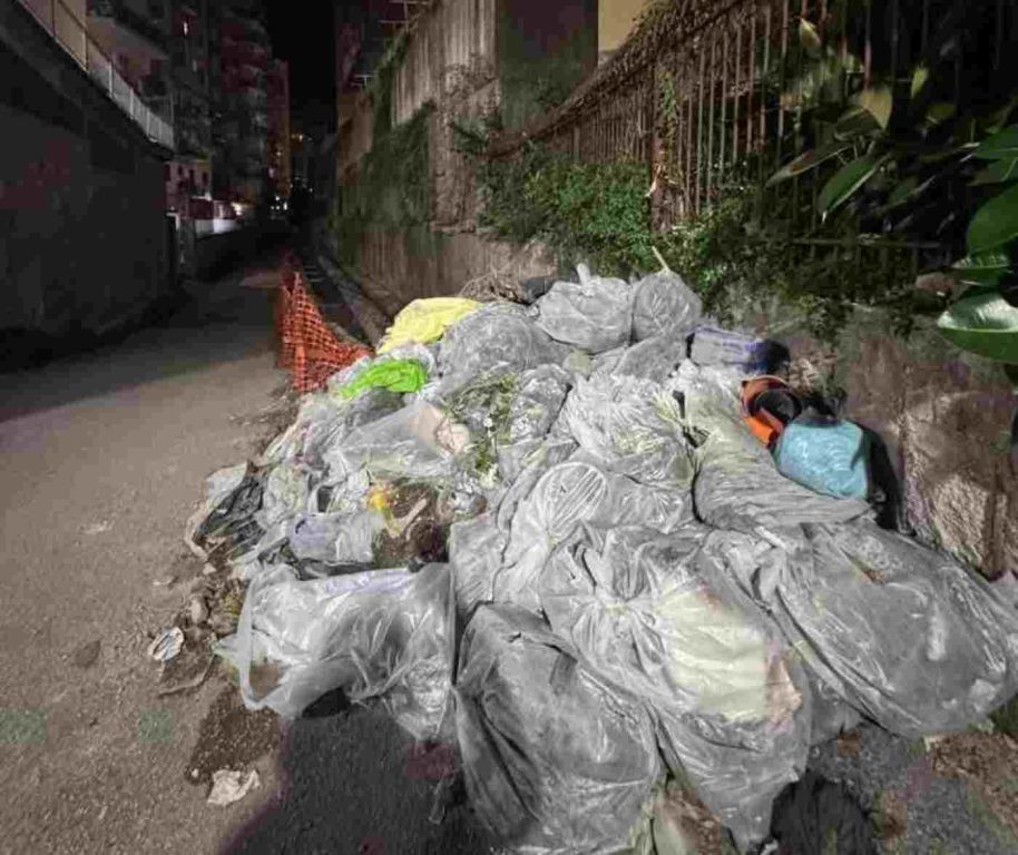 Vomero-Arenella, rifiuti fognari abbandonati da 15 giorni: Borrelli e Nasti attaccano ASIA