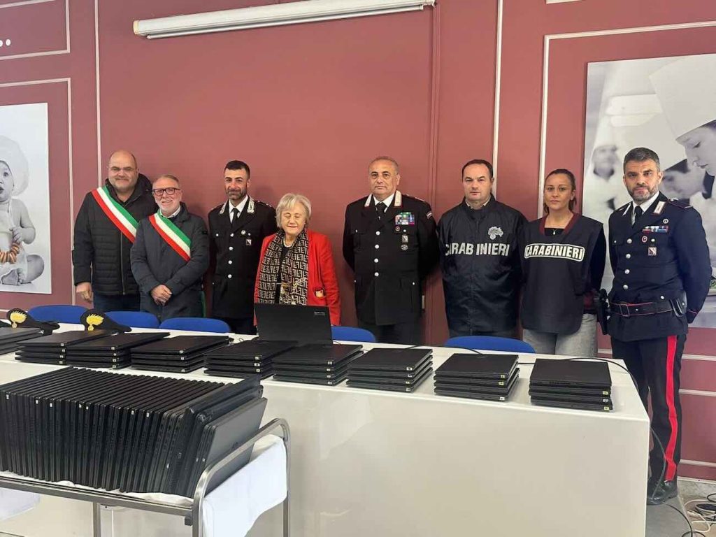 Caserta, rubati 114 pc dalla scuola di Alife: i carabinieri li recuperano a Napoli in 48 ore