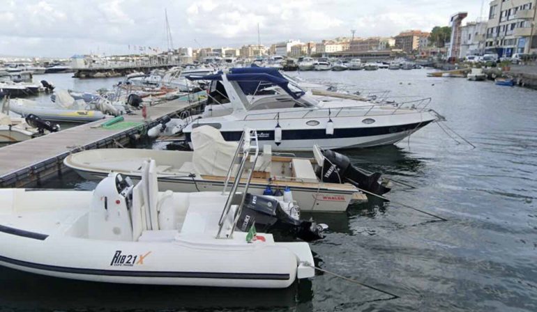 Castellammare, estorsione al perito: scaraventato in mare. Due arresti