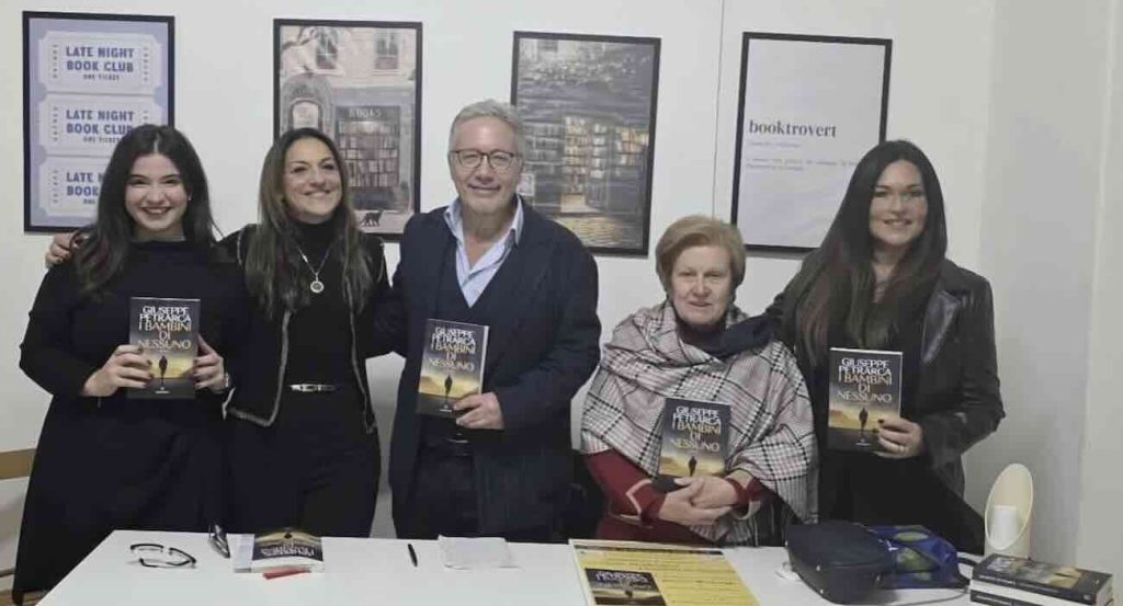 Castellammare, “I bambini di nessuno”: Giuseppe Petrarca emoziona lo Stabia Teatro Festival