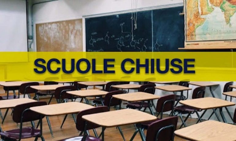 Domani scuole chiuse a Napoli e in molti comuni della provincia