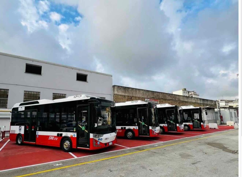 Eav accelera sulla via verde con i primi bus elettrici in città