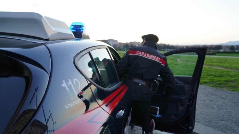 Frignano, sequestrata area di 13mila metri quadrati: rifiuti speciali e oli tra i cumuli