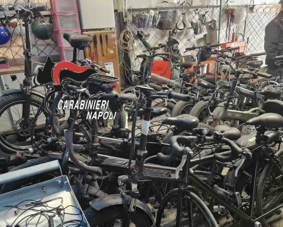 Ischia, da una e-bike rubata un intero deposito di mezzi ricettati: tre denunce