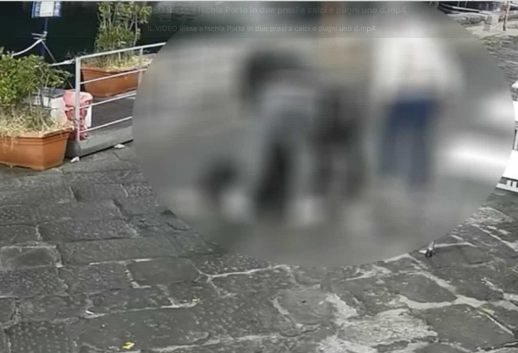 Ischia, pestaggio choc nella movida: vittima anche sordomuto