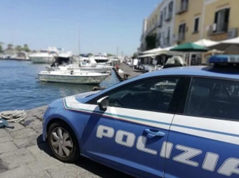 La polizia ad Ischia