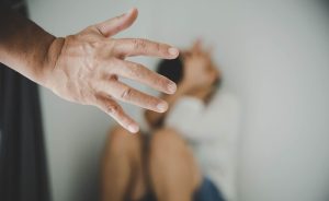 Fuorigrotta, perseguita l’ex e tenta di entrare in casa: arrestato 30enne