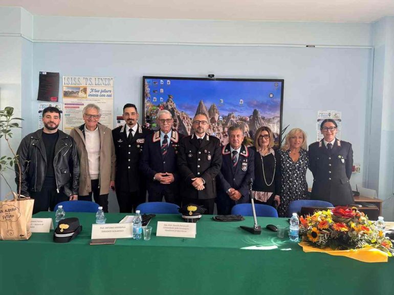 Marcianise, gli studenti del “Lener” a lezione di legalità con i Carabinieri