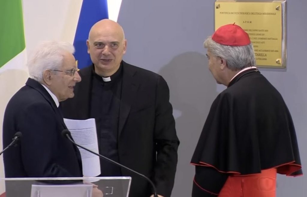 Mattarella a Napoli, il monito alla coscienza civile: “Basta neutralità di fronte alle ingiustizie”