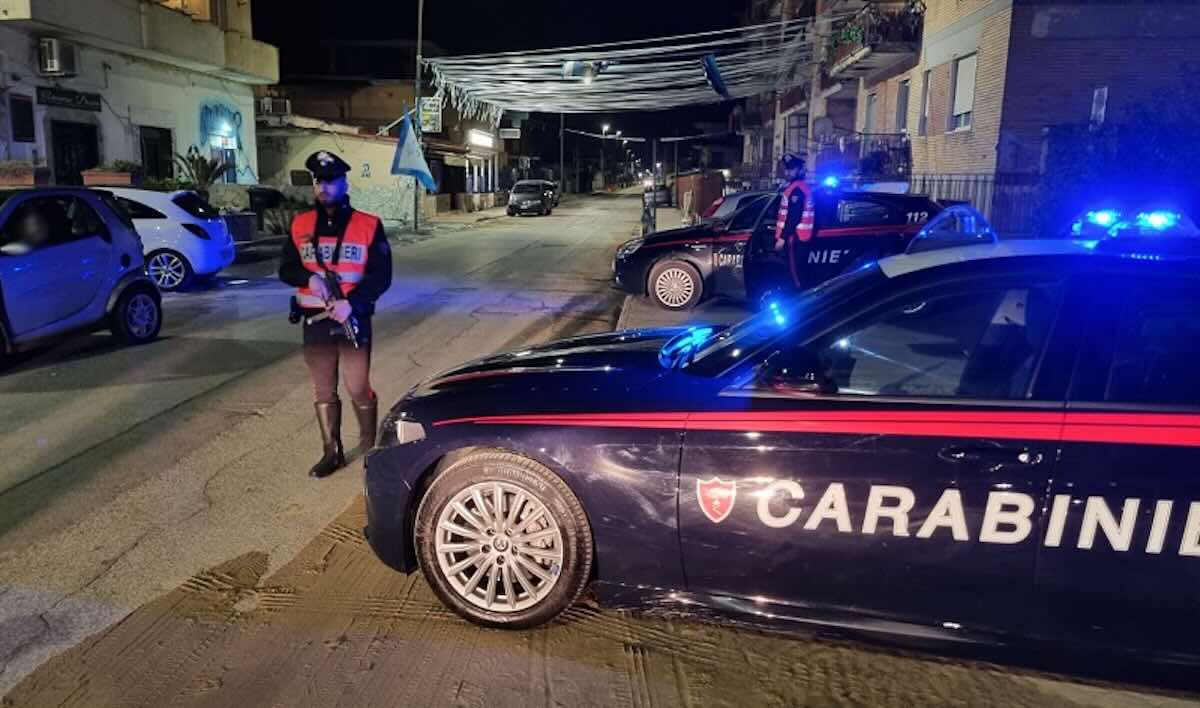Maxi-controlli a Napoli: 7 denunce tra parcheggiatori abusivi e detenzione illegale di armi