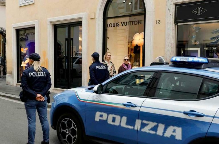 Maxi furto con “Spaccata al Magazzino Louis Vuitton di Roma