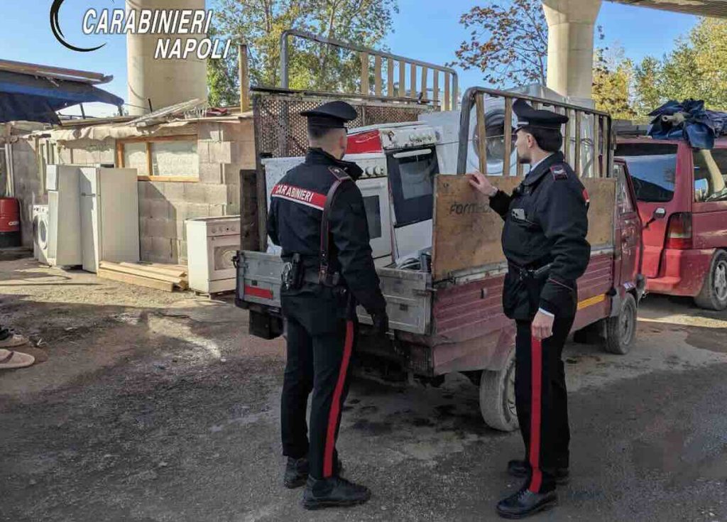 Napoli, blitz nei campi rom: scoperti 400 chili di rame rubato e due pitbull maltrattati