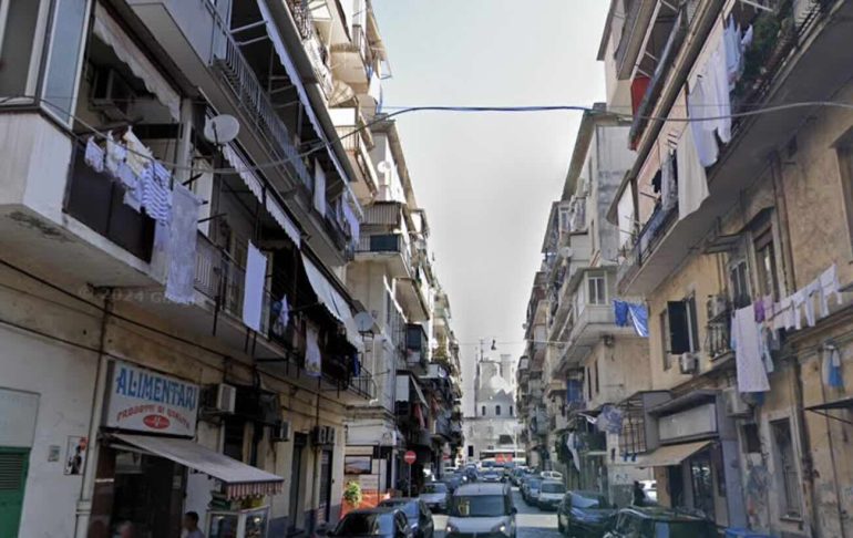 Napoli, notte di piombo alle Case Nuove: gambizzato 18enne incensurato