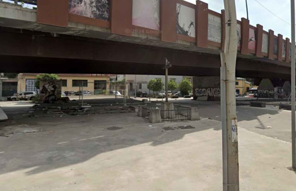 Napoli, scatta il piano decoro: sgombero sotto il cavalcavia e accoglienza per i senzatetto