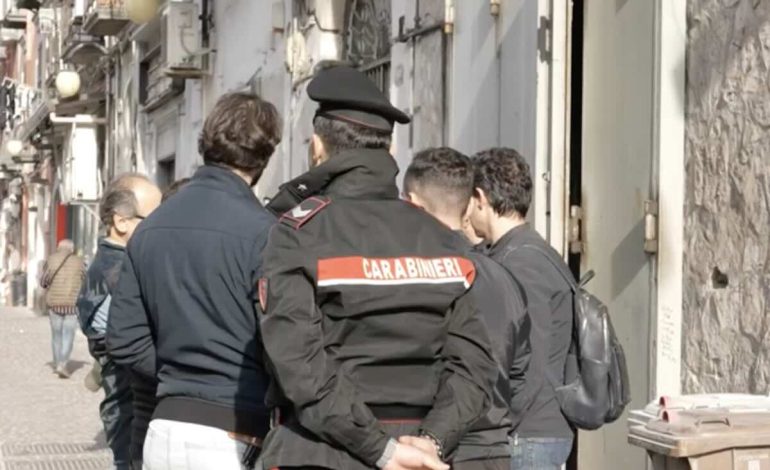Napoli, una lite finita nel sangue dietro la morte dell’ambulante a San Giovanni: si cerca l’assassino