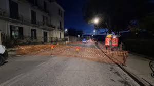 Napoli, via Manzoni riapre dopo il cedimento: conclusi i lavori in poche ore