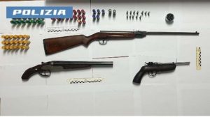 Nola, Polizia sequestra fucili e munizioni in uno stabile abbandonato