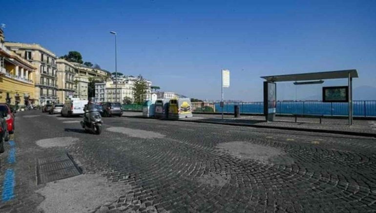 Furto di un Suv a Posillipo, speronano l’auto dei Carabinieri e fuggono: arrestato 22enne