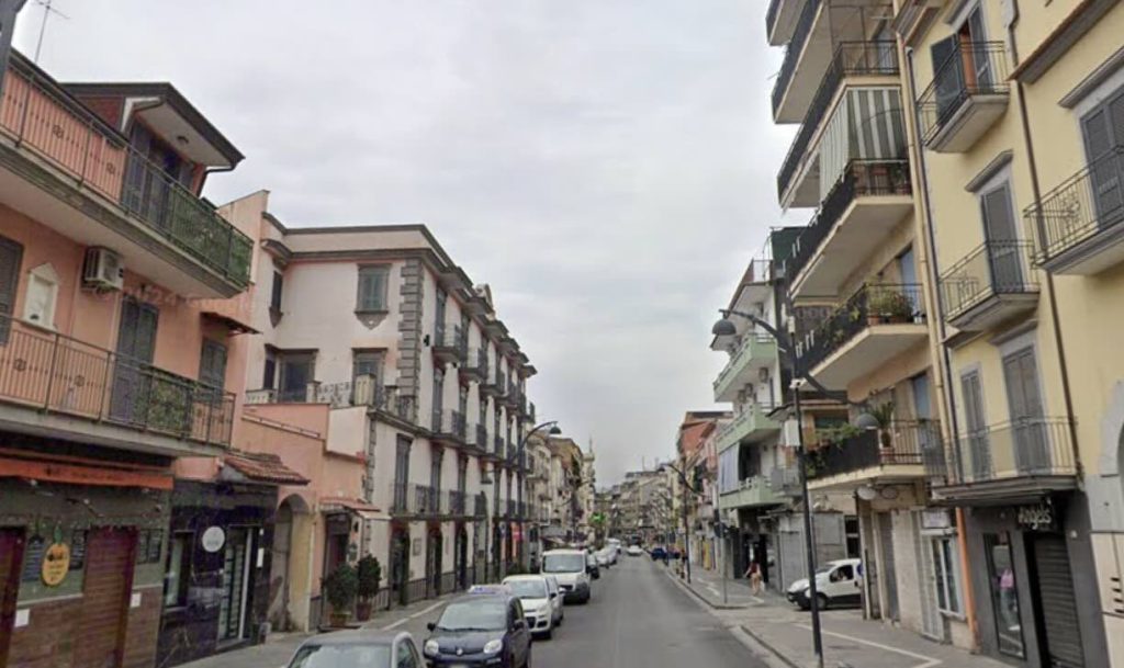 Corso Umberto, rapina a turista in pieno centro: arrestato 18enne marocchino
