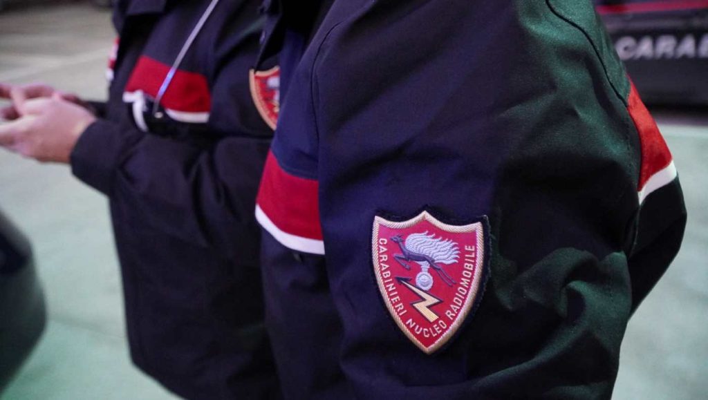 Rapina in un bar-tabacchi a San Valentino Torio, due banditi in fuga