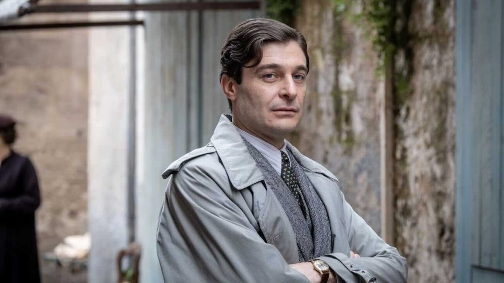 Su Rai 1 riparte “Il Commissario Ricciardi”: amore, fantasmi e segreti nella Napoli del 1933