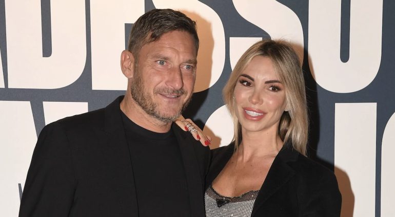 Totti e Noemi indagati per abbandono di minori: denunciati da Ilary Blasi