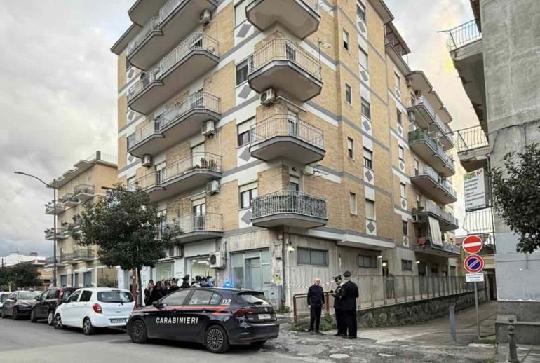 I carabinieri sul luogo dell'omicidio
