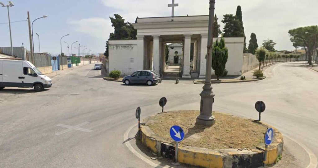 Volla, 13-year-old boy beaten by gang to steal his cell phone: hunt for the gang