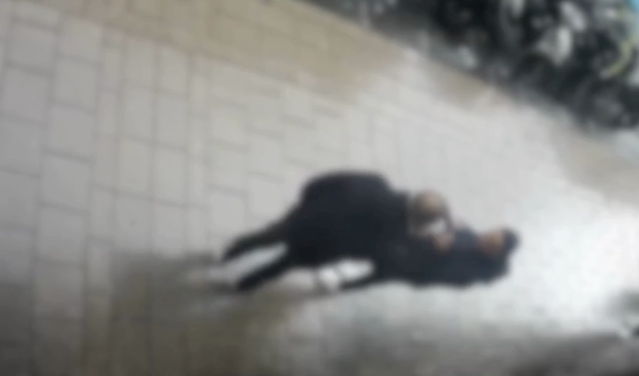 Vomero, l’incubo di una 49enne, l’ex marito: “Ti taglio la testa”. Arrestato