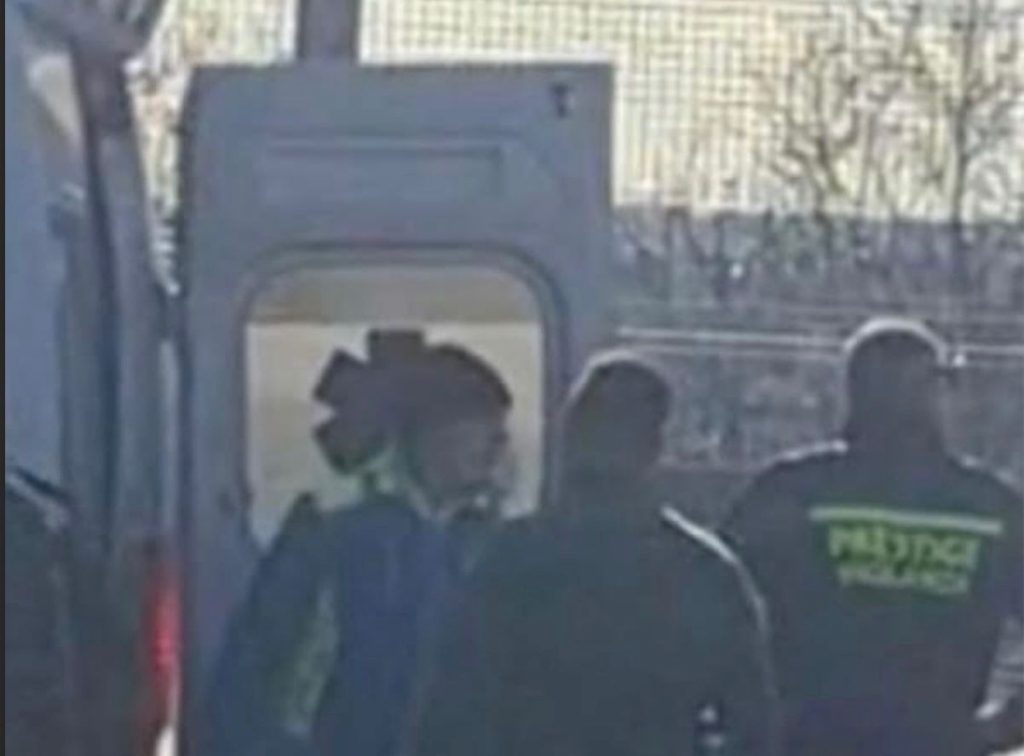 Afragola, guardia giurata salva un uomo dal suicidio sul cavalcavia dell’asse mediano