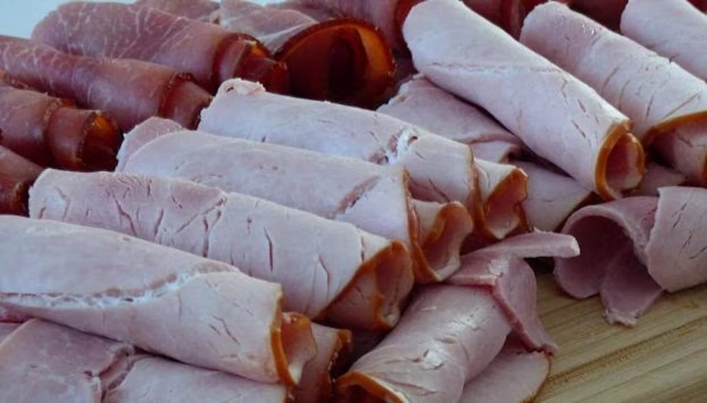 Allarme Listeria: richiamati prosciutto cotto, fesa di tacchino e arista