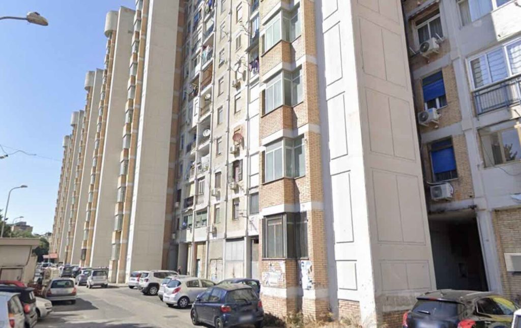 Appartamento fantasma a Scampia: assegnatario crea alloggio abusivo e nasconde 24mila euro