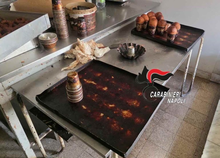 Blitz dei Carabinieri a Caivano: arrestato il re del babà con allaccio Enel abusivo e 300 kg di cibo marcio
