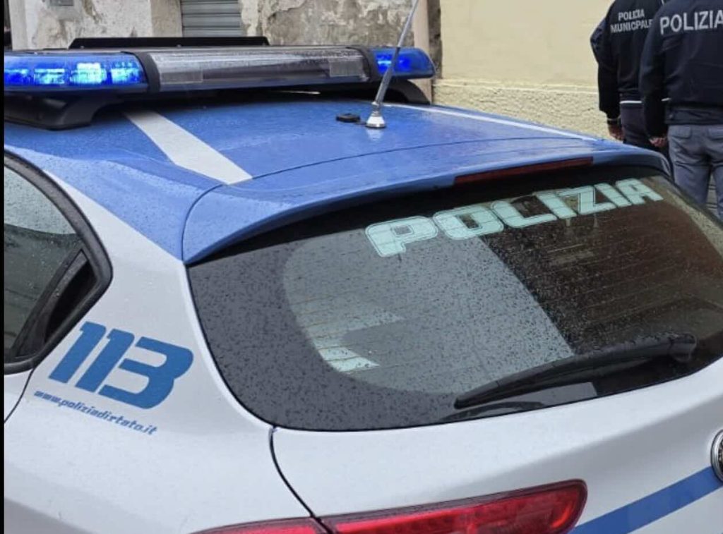 Botti illegali nel cofano dell’auto: maxi sequestro a Maddaloni